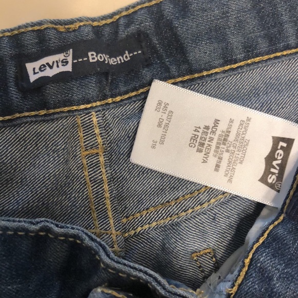 Levi’s distressed boyfriend jeans - Picture 4 of 4